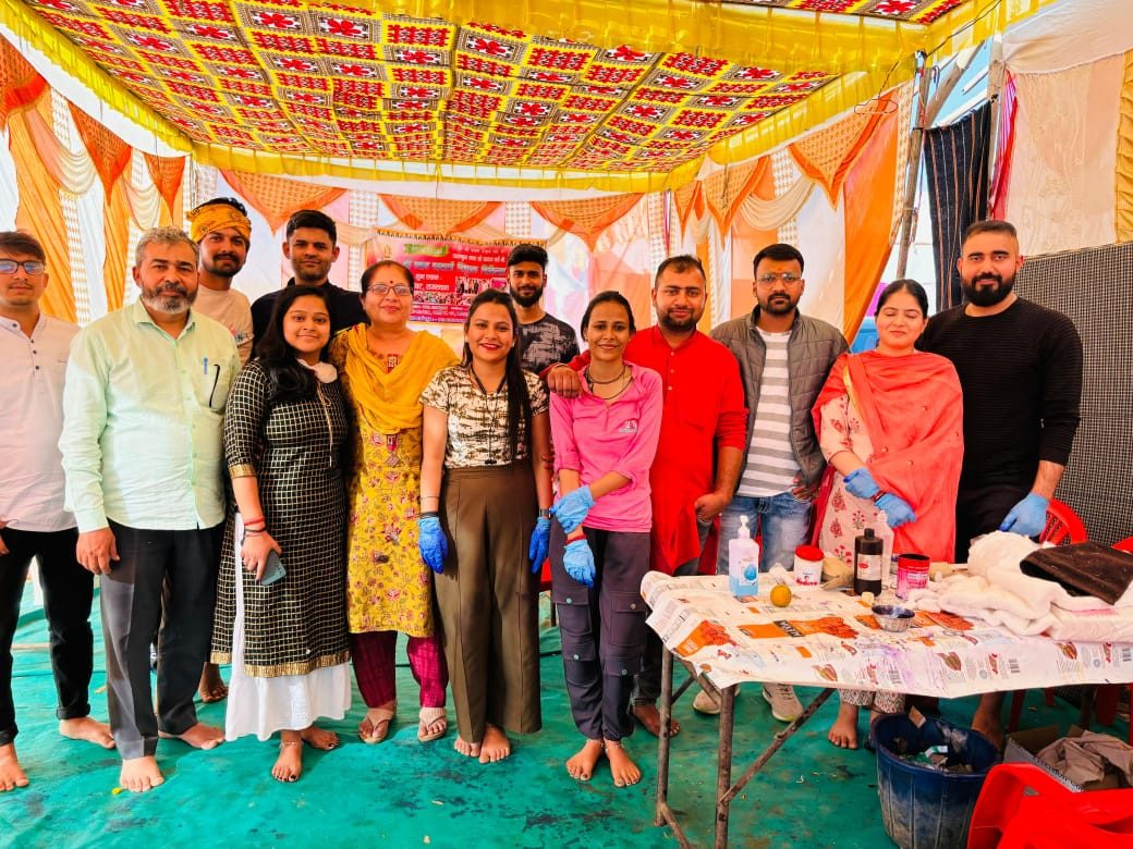 Samiti volunteers at the medical camp